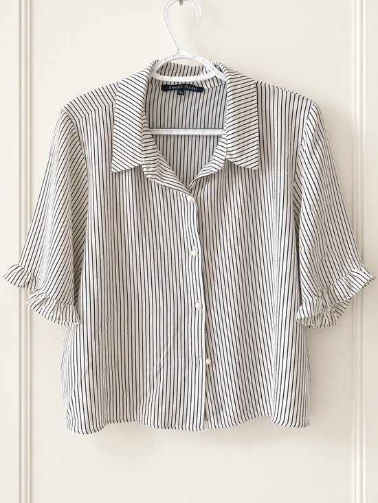 Sweet Rain Tops - Women’s Striped Pearl Button Ruffle Sleeve Blouse NWOT